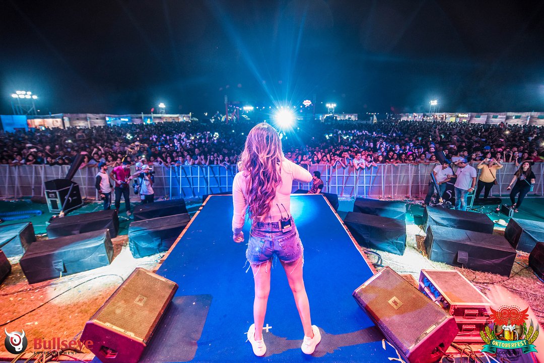 Ananya Birla,south india,Sean Kingston,Kumar Mangalam Birla,Guitar, Ananya Birla live show, Ananya Birla song, Ananya Birla singing show, Ananya Birla live consort,