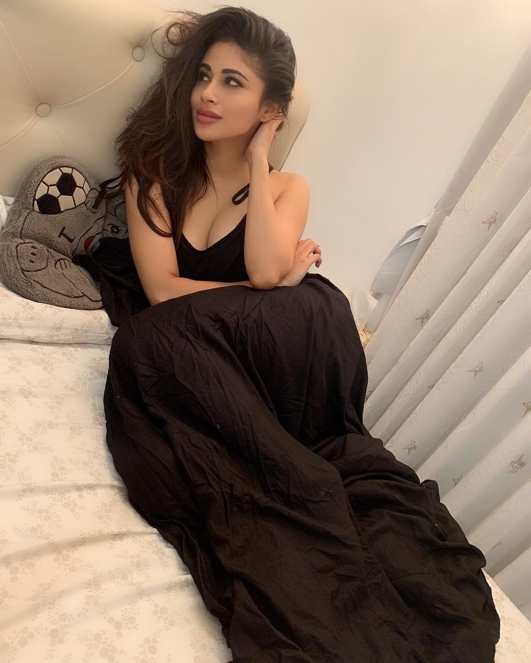 lions gold award, vicky kaushal, vicky kaushal award, mouni roy, lions gold award photos, dipika kakar, sreesanth, lions gold awards 2019, lions gold award winners, jennifer winget, harshad chopra, bepannah, kulfi kumar bajewala, mouni roy photos"
