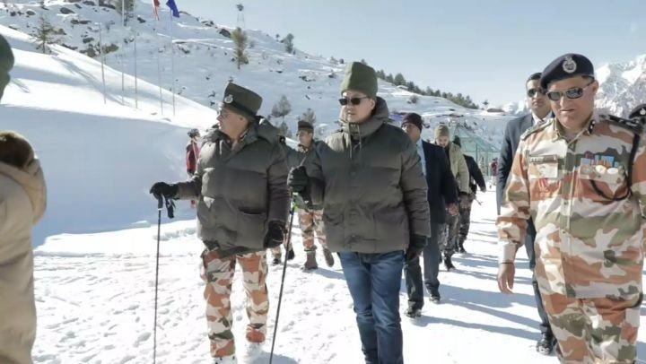 kiren rijiju, kiren rijiju skiing, Union Minister Kiren Rijiju rides a snow scooter, Mountaineering And Skiing Institute, ITBP in Auli, Uttarakhand