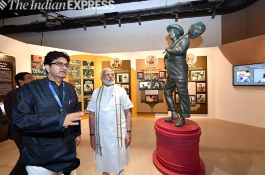 उन्होंने कहा, ‘‘यह दिखाता है कि भारत बदल रहा है। पूर्व में, गरीबी को एक खूबी के तौर पर देखा जाता था…फिल्में गरीबों और बेबसें के बारे में होती थीं। अब समस्याओं के साथ, समाधान भी दिख रहे हैं। अगर यहां करोड़ो समस्याएं हैं तो करोड़ों समाधान भी हैं।’’