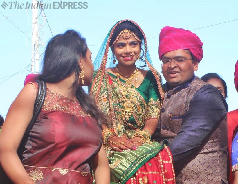 जानकारी के मुताबिक किंजल हार्दिक की बहन मोनिका के साथ पढ़ती थीं और उनके घर अक्सर आया करती थीं।