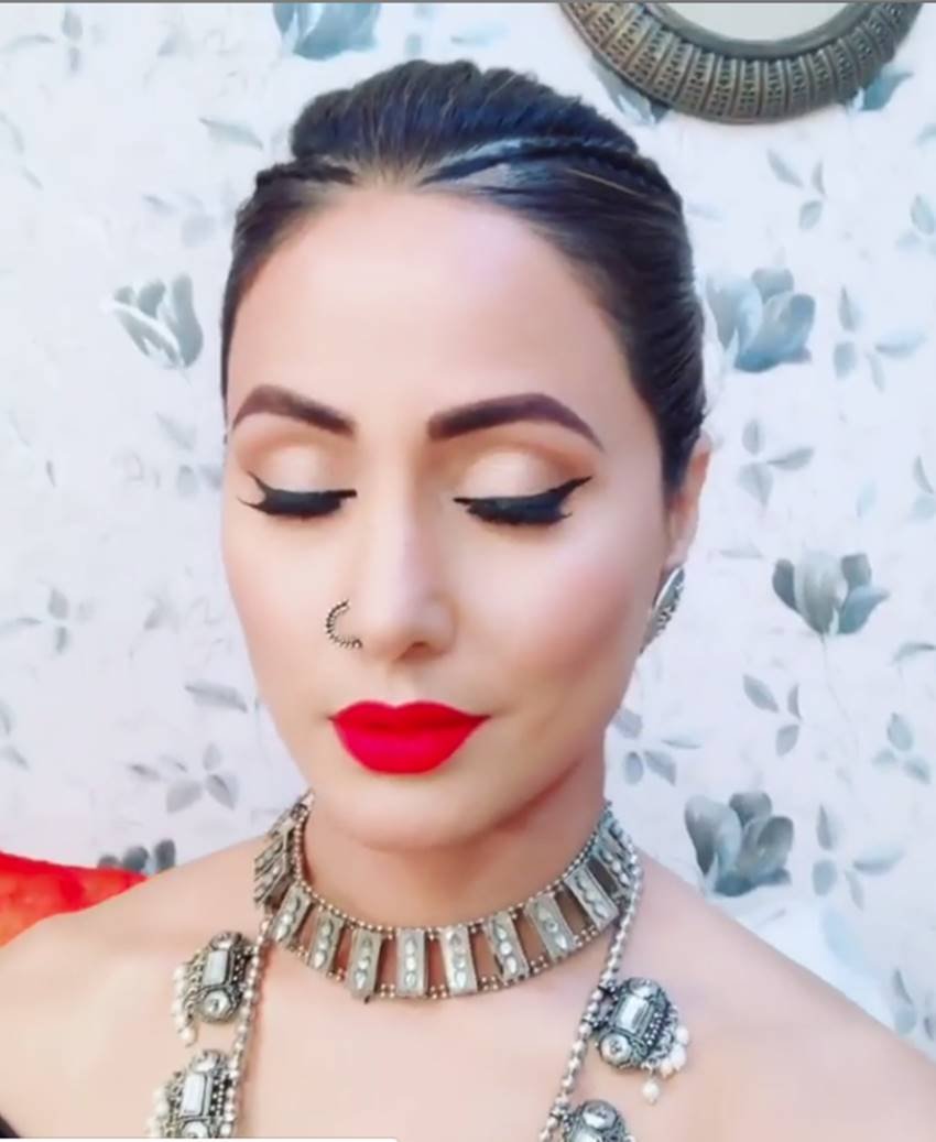 हिना खान स्टार प्लस के सीरियल 'ये रिश्ता क्या कहलाता है' में नजर आया करती थीं। इसी शो से उन्हें असली पहचान मिली।