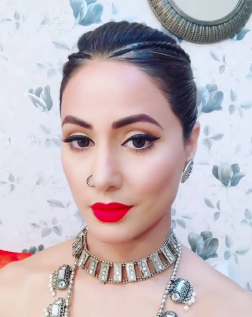 शो में हिना खान अक्षरा का किरदार निभाया करती थीं। इसके बाद हिना खान एक्शन रिएलिटी शो 'खतरों के खिलाड़ी' में भी नजर आई थीं।