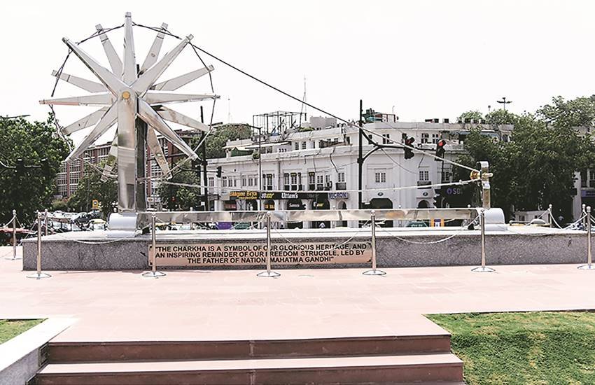 भीड़ ज्यादा होने और व्यवस्था बनाए रखने के लिए लिया जा रहा शुल्क: उपप्रबंधक