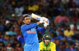ms dhoni, ms dhoni video, ms dhoni short run, umpire, nathon lyon, yuzvendra chahal