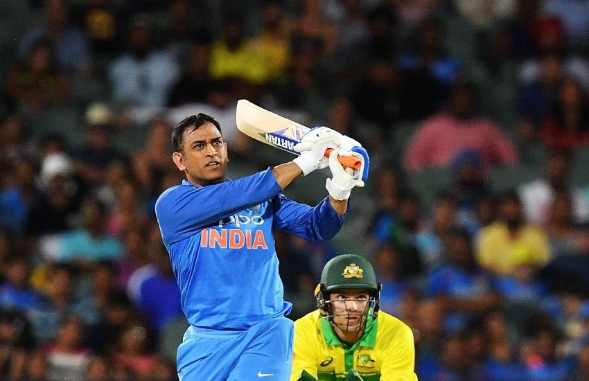 ms dhoni, ms dhoni video, ms dhoni short run, umpire, nathon lyon, yuzvendra chahal