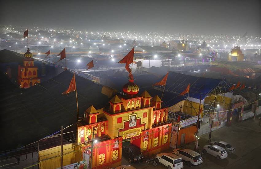 कुंभ मेले की एक तस्वीर। (फोटो - रॉयटर्स)