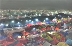 करीब 40 हजार एलईडी लाइट्स से जगमग हुआ Kumbh, दिखा सेल्फी का क्रेज
