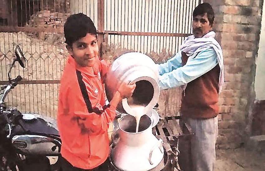 पिता जसमेर के साथ रजनी, फोटो सोर्स- इंडियन एक्सप्रेस