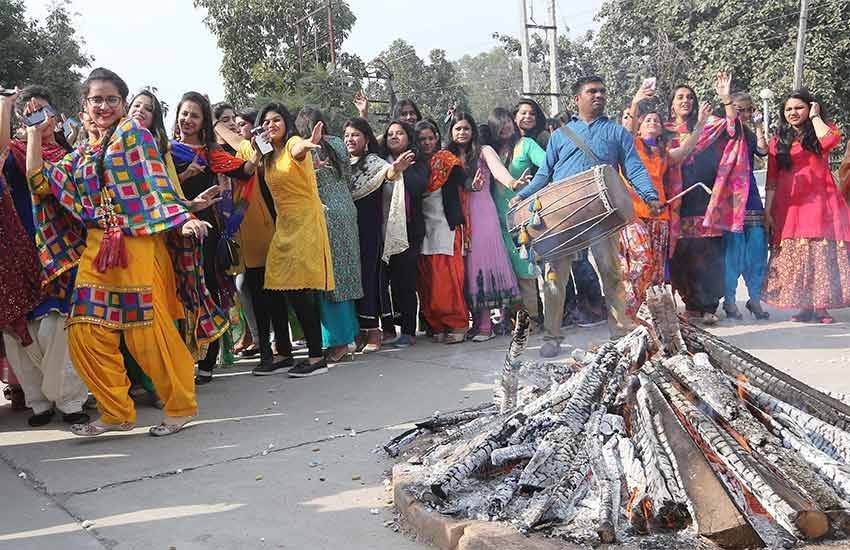 lohri, lohri 2019, lohri vidhi, lohri time, lohri muhurat, lohri mantra, lohri samagri, lohri mantra, lohri muhurat 2019, lohri vidhi 2019, lohri shubh muhurat, lohri timings, lohri procedure, lohri time, lohri puja time