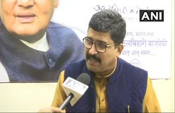 बीजेपी नेता बोले- जब प्रियंका में दादी इंदिरा की छवि देखते हो तो राहुल में दादा की क्यों नहीं?