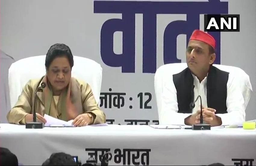 Elections 2019, Mayawati, BSP, Akhilesh Yadav, SP, Written Speech, Recite, SP-BSP Alliance, SP, BSP, Alliance, Taj Hotel, Lucknow, Uttar Pradesh, State News, Hindi News, मायावती, अखिलेश यादव, सपा, बसपा, गठबंधन, लिखा, भाषण, कागज, दस्तावेज, पढ़ा, लखनऊ, यूपी समाचार, हिंदी समाचार