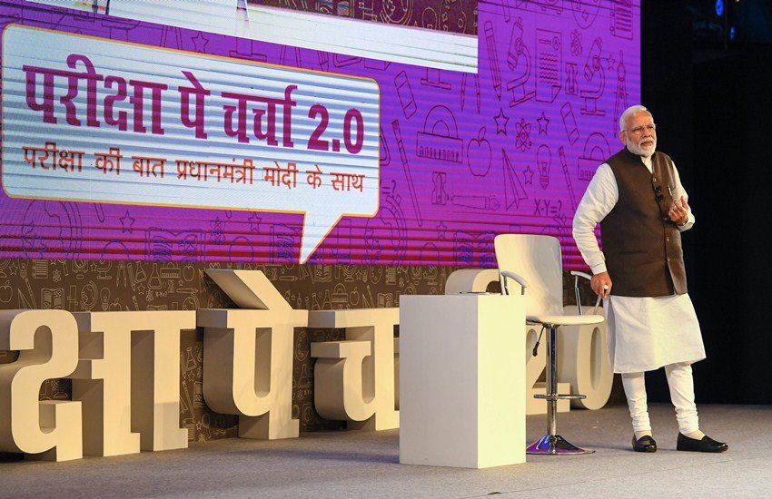 29 जनवरी, 2019 को नई दिल्ली में 10वीं, 12वीं और कॉलेज स्टेडेंट्स के साथ परीक्षा पे चर्चा करते हुए। (फोटो-PTI)
