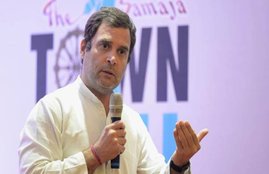 Rahul Gandhi, Congress, Indian National Congress, Bhubaneswar Airport, Odisha, Hurry, Help, Photographer, Fall, Injury, Video, State News, Elections 2019, India News, National News, Hindi News