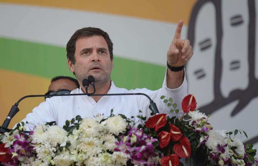 कांग्रेस अध्यक्ष राहुल गांधी भुवन्श्वर में रैली को संबोधित करते हुए। (फोटो-ट्विटर)