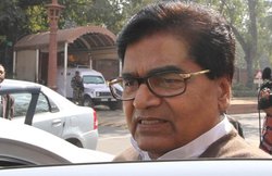 पत्रकारों पर बरसे रामगोपाल यादव- तुम कल्पना क्यों करते हो, पहले गठबंधन का मतलब समझो फिर पूछो सवाल