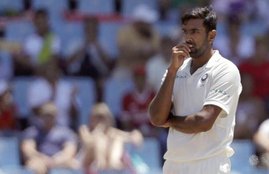 ravichandran ashwin, virat kohli, ravi shastri, kuldeep yadav, kuldeep yadav and r ashwin