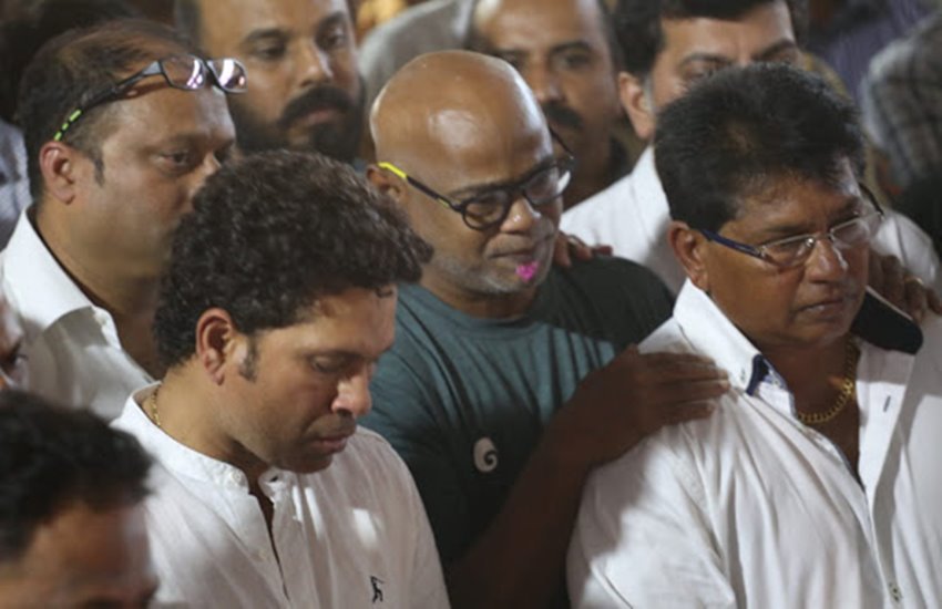 कोच आचरेकर के साथ सचिन तेंदुलकर 
(फोटो सोर्स : Twitter)