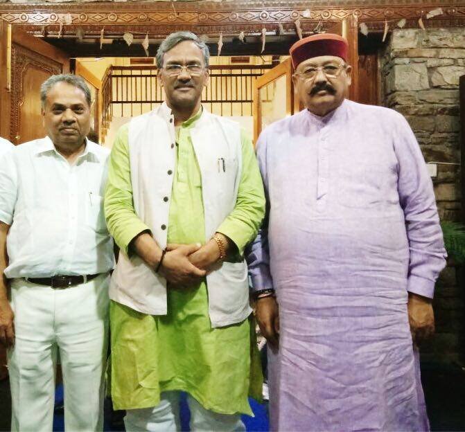 इसके बाद अगस्ती के सिले कपड़े चर्चित होने लगे और उनके पास नेताओं के आने का सिलसिला शुरु हो गया। उनके बनाए हुए परिधान कोविंद और प्रणब मुखर्जी के अलावा महाराष्ट्र के पूर्व सीएम सुशील कुमार शिंदे, एनकेवी साल्वे, फारुख अब्दुल्ला, उत्तराखंड के सीएम त्रिवेंद्र सिंह रावत, बीजेपी नेता गोपीनाथ मुंडे, बिहार सीएम नीतीश कुमार, गृहमंत्री राजनाथ सिंह, भाजपा नेता लाल कृष्ण आडवाणी, शाहहनवाज हुसैन ने पहने हैं।