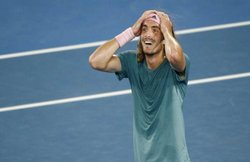 Australian Open: 20 साल के लड़के ने रोजर फेडरर को दी शिकस्‍त, डेढ़ साल में पहली बार टॉप 3 से बाहर