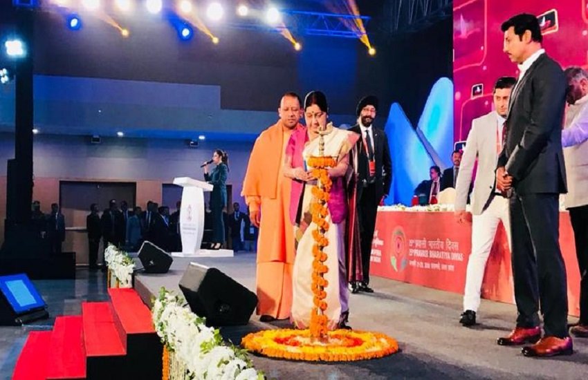 विदेश मंत्री सुषमा स्वराज और यूपी सीएम योगी आदित्यनाथ (फोटो सोर्स- स्थानीय)
