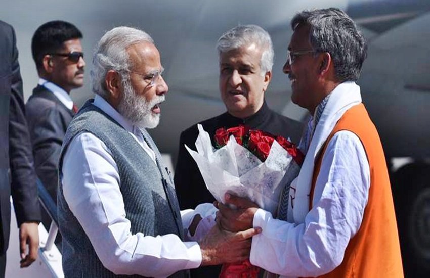 पीएम नरेन्द्र मोदी और त्रिवेंद्र सिंह रावत, फोटो सोर्स- इंडियन एक्सप्रेस