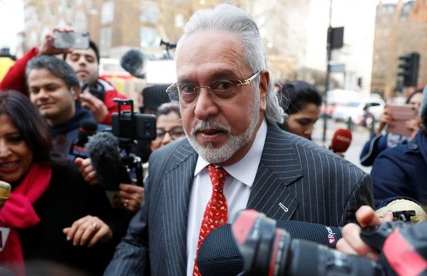 शराब कारोबारी विजय माल्या पर भारत के विभिन्न बैंकों का हजारों करोड़ रुपए का कर्ज है। (फोटोः रॉयटर्स)