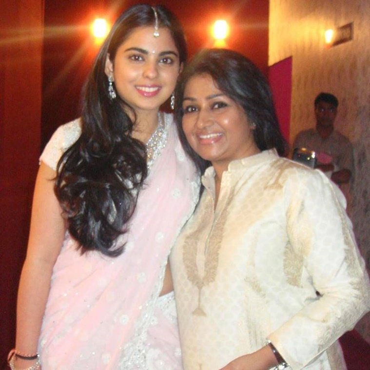 dolly jain, deepika padukone, priyanka chopra, isha ambani, nita ambani, sonam kapoor, sridevi, sari draping, ways of draping sari, isha ambani wedding, priyanka chopra wedding, sonam kapoor wedding, deepika padukone wedding, celebrity weddings, dolly jain sari draping, celeb fashion, bollywood fashion,