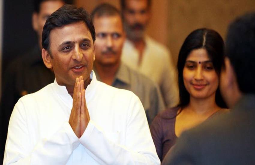 सपा के अध्यक्ष अखिलेश यादव और डिंपल यादल
(फोटो सोर्स : Indian Express)