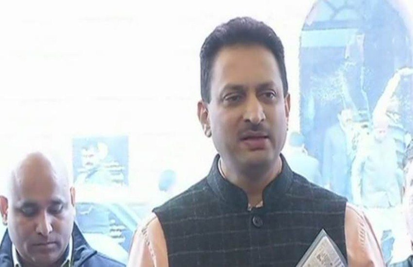 केंद्रीय मंत्री अनंतकुमार हेगड़े ने पहले घृणा फैलाने वाला बयान दिया। इसके बाद कांग्रेस नेता की मुस्लिम पत्नी पर टिप्पणी की। जिसके बाद उनकी जमकर आलोचना हुई। (फोटो सोर्स: एक्सप्रेस आर्काइव)