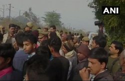 यूपी: अब अलीगढ़ में मिले 6 गायों के अवशेष, गोलियां भी बरामद की गईं, लोगों ने जमकर किया हंगामा