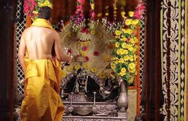 Arti, Arti Method, Method Of Arti, Arti In Temples, Worship, Pooja, Hand Rotating in Arti, Arti Process, Hindu Scriptures, God, Goddess, Goddess Durga, Lord Vishnu, Lord Vishnu Arti, Goddess Durga Arti, Religion News