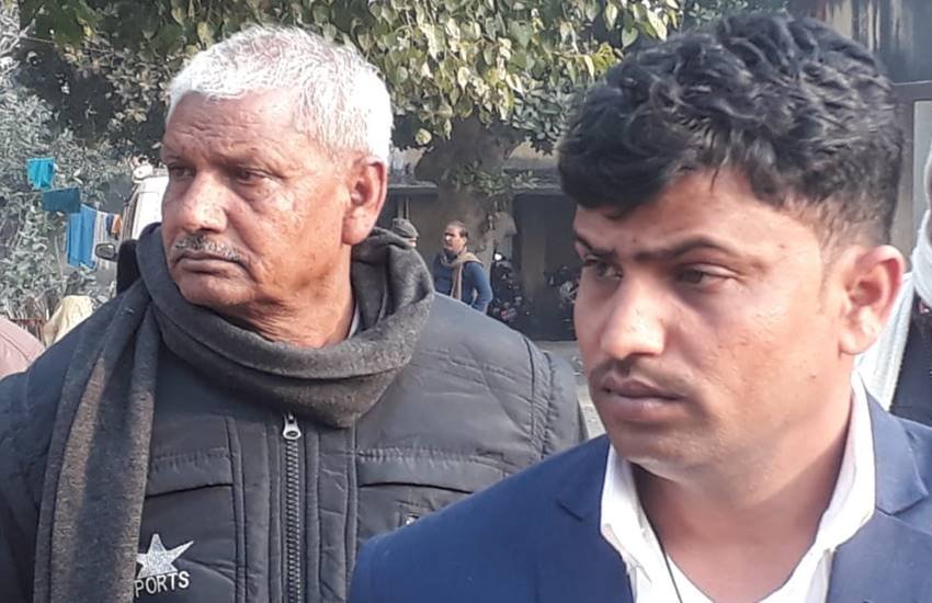 दूल्हे और उसके पिता का फोटो। दूल्हे और उसके पिता का फोटो।