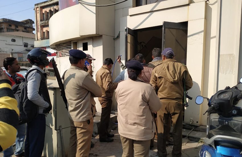 उत्तराखंड में बीजेपी नेता अनिल गोयल के ठिकानों पर इनकम टैक्स का छापा
फोटो सोर्स- ANI/ट्विटर 