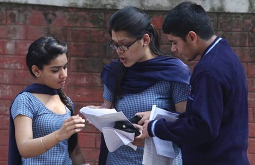 बोर्ड छात्रों के लिए गणित की दो स्तरीय परीक्षाएं आयोजित करेगा।