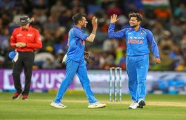 shikhar dhawan, yuzvendra chahal, yuzvendra chahal vs shikhar dhawan, ind vs aus