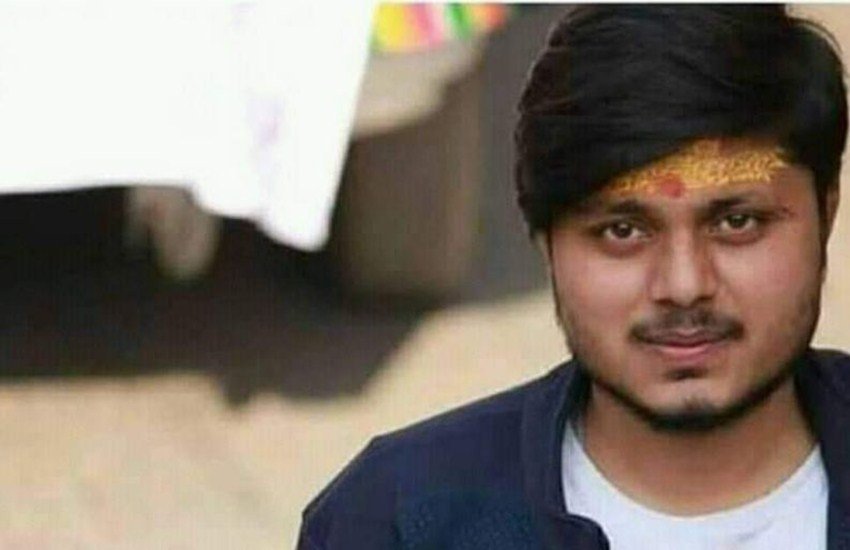 26 जनवरी, 2018 को चंदन गुप्ता की कासगंज में तिरंगा यात्रा के दौरान गोली लगने से मौत हो गई थी। (फोटो सोर्स: ट्वीटर) 