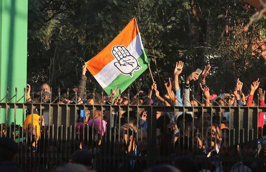 नए प्रदेश अध्यक्ष कुलदीप सिंह राठौर की ताजपोशी के कार्यक्रम में हुआ हंगामा
(फोटो सोर्स : Indian Express)