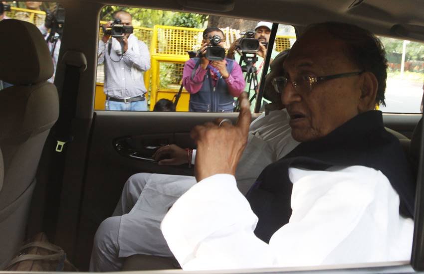 बीजेपी सांसद सीपी ठाकुर मोदी सरकार की तीन बड़ी उपलब्धियां नहीं गिना पाए. (फोटो सोर्स: एक्सप्रेस आर्काइव) बीजेपी सांसद सीपी ठाकुर मोदी सरकार की तीन बड़ी उपलब्धियां नहीं गिना पाए. (फोटो सोर्स: एक्सप्रेस आर्काइव)