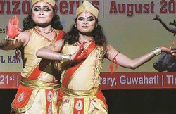 असम के सत्रीय नृत्य की पारंपरिक झलक