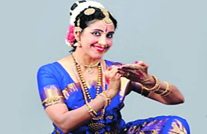 इंडिया इंटरनेशनल सेंटर के हॉल में आयोजित समारोह में नृत्य रचना कर्ण-द डेस्टिनीज चाइल्ड को पेश किया गया। (फाइल) इंडिया इंटरनेशनल सेंटर के हॉल में आयोजित समारोह में नृत्य रचना कर्ण-द डेस्टिनीज चाइल्ड को पेश किया गया। (फाइल)