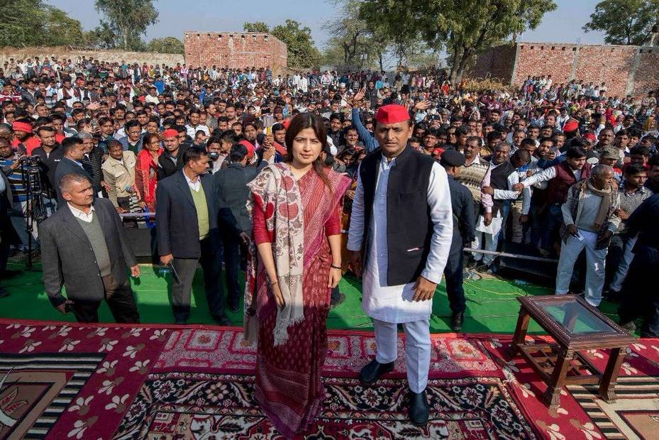 2009 में जब अखिलेश ने कन्‍नौज से लड़ने के लिए फिरोजाबाद लोकसभा सीट छोड़ी तो वह डिंपल को उम्‍मीदवार बनाना चाहते थे। लेकिन मुलायम इसके खिलाफ थे। हालांकि, अखिलेश के मनाने पर वह मान गए। लेकिन, डिंपल चुनाव में राज बब्‍बर से हार गईं। 2012 में जब अखिलेश सीएम बने तो कन्‍नौज लोकसभा उपचुनाव में डिंपल को उम्‍मीदवार बनाया। इस बार वह जीत गईं। 2014 में भी उनकी जीत बरकरार रही।