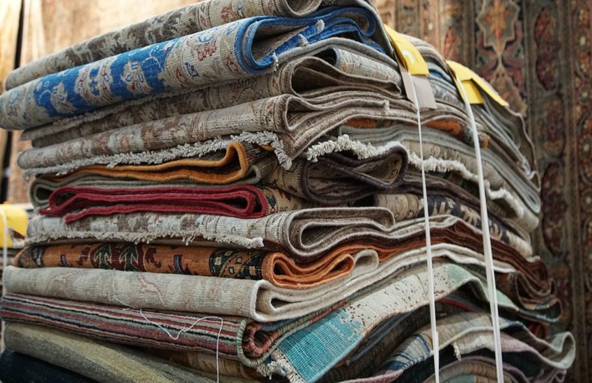 प्रदर्शनी के लिए रखे गए कालीन 
फोटो सोर्स- डेमोटेक्स/ट्विटर 