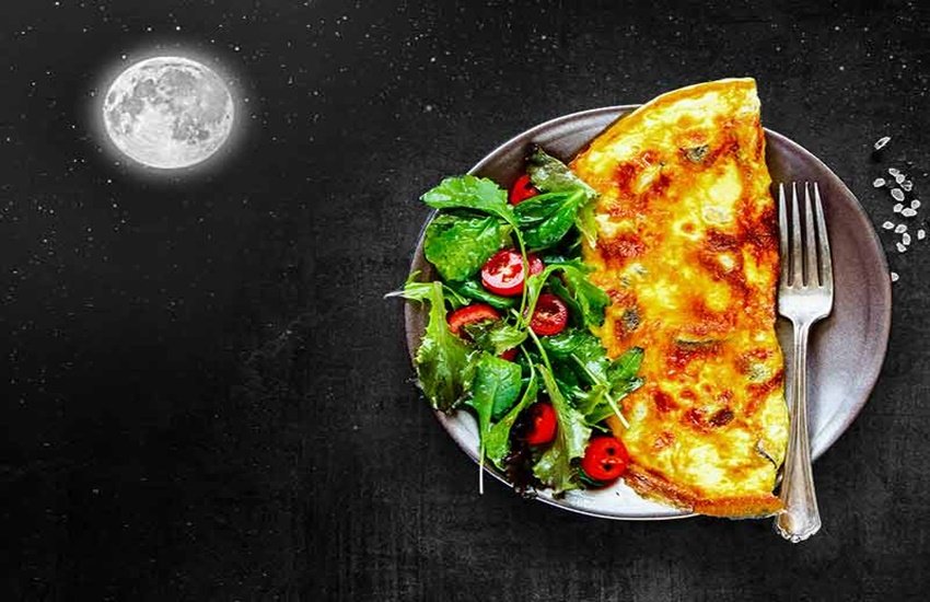 रात को स्नैक्स में इनका सेवन करें (Source: Dreamstime)