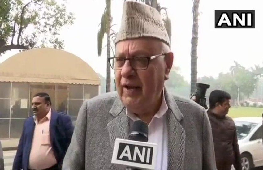 फारुख अब्दुल्ला ने कहा कि राम सिर्फ हिंदुओं के नहीं हैं, बल्कि पूरी दुनिया के हैं। जब मामला सुलझेगा तब वह भी एक पत्थर लगाने अयोध्या जाएंगे. ( फोटो सोर्स: ANI ट्वीटर हैंडल)