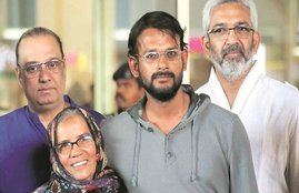 hamid ansari with his family