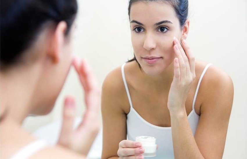 स्किन क्रीम का ध्यानपूर्वक इस्तेमाल करें (Source: File Photo) स्किन क्रीम का ध्यानपूर्वक इस्तेमाल करें (Source: File Photo)