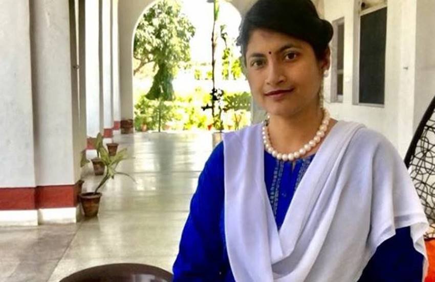 ईडी को भिजवाए अपने लिखित प्रतिवेदन में 2008 बैच की आइएएस अधिकारी चंद्रकला ने कहा कि वह निजी कारण से प्रवर्तन निदेशालय के समक्ष नहीं पेश हो सकतीं।