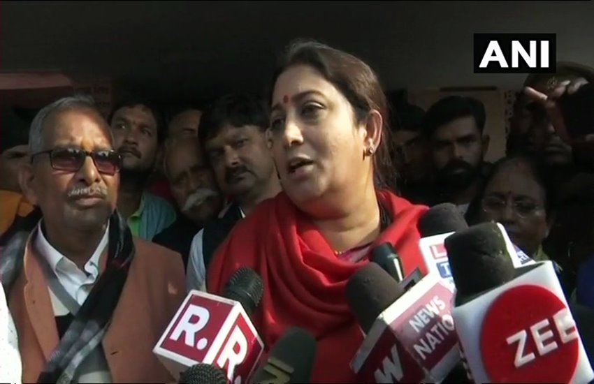स्मृति ईरानी का राहुल पर साधा निशाना। फोटो सोर्स : एएनआई