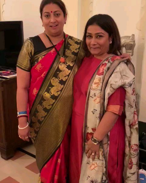 स्मृति ईरानी भी इनके बनर की तारीफ कर चुकी हैं।